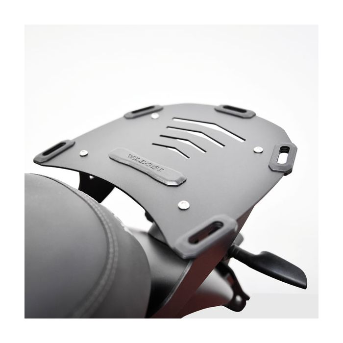 Portapacchi posteriore in alluminio per Moto Guzzi V7 III night pack -  Azienda leader operante nel settore della progettazione e della  realizzazione di accessori per motocicli, scooter ed ATV